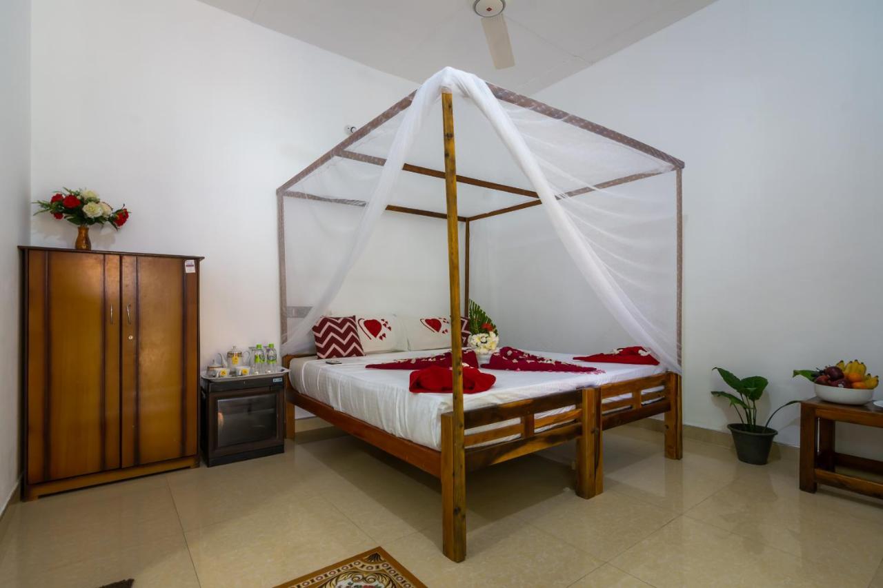 Comfort Beach Hotel Аругам-Бей Екстер'єр фото