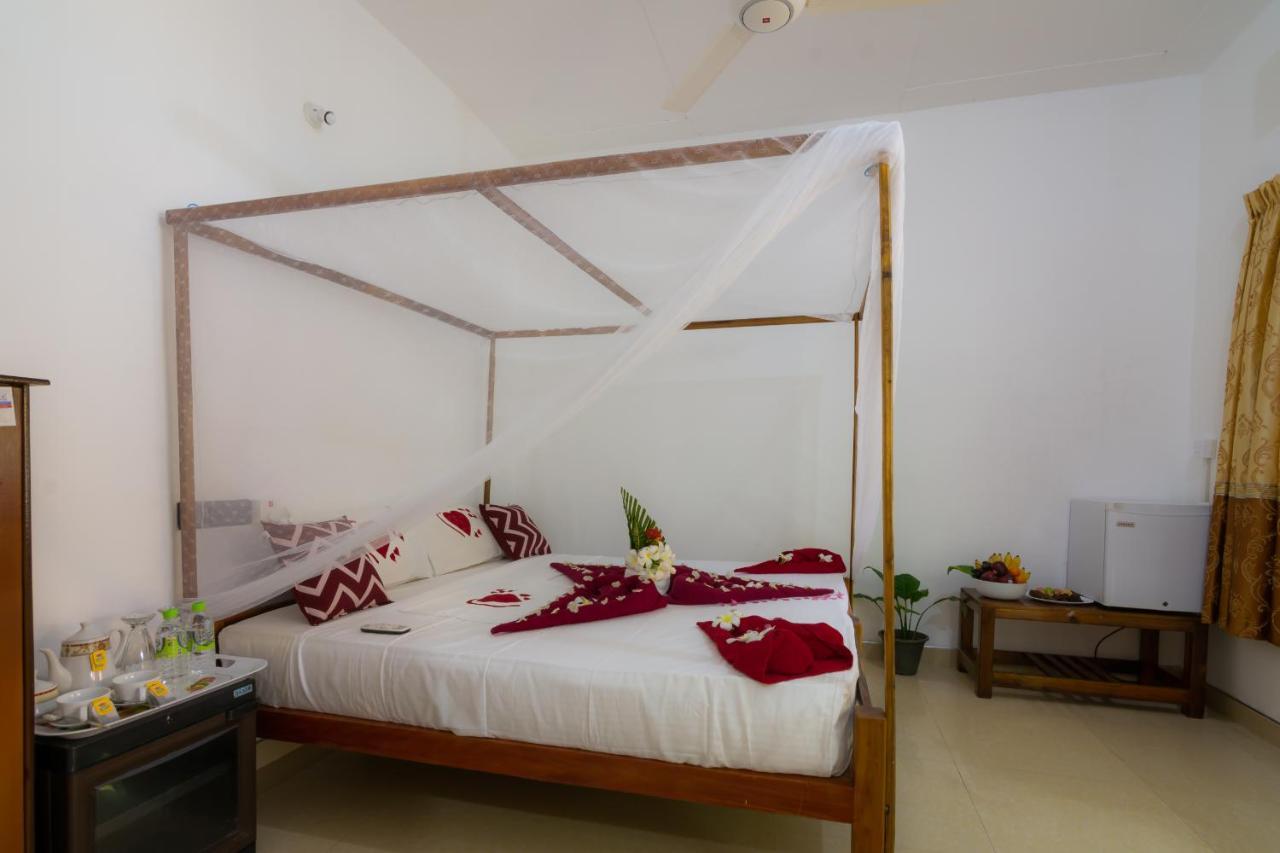 Comfort Beach Hotel Аругам-Бей Екстер'єр фото
